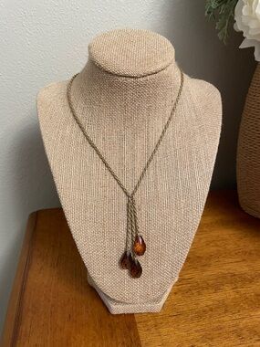 Liz Claiborne est. 1976 Gold Tone Necklace with Cut Teardrop Shaped Amber Beads